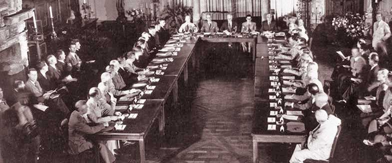 Reprezentanti Sovětského svazu, Spojeného království a Spojených států amerických se schází na konferenci o Bezpečnostní organizaci pro mír v poválečném světě. Foto: Archiv OSN